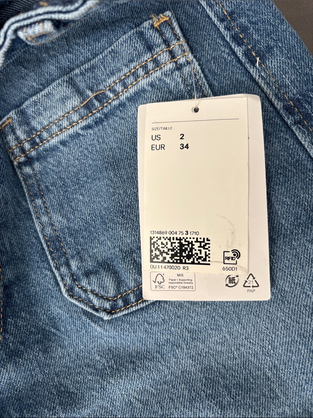H and M Light Blue Denim Jeans with Size Tag (US 2 / EUR 34)brand new !!